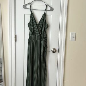 Kaileigh Green Sleeveless V-Neck Jumpsuit Ankle Cropped